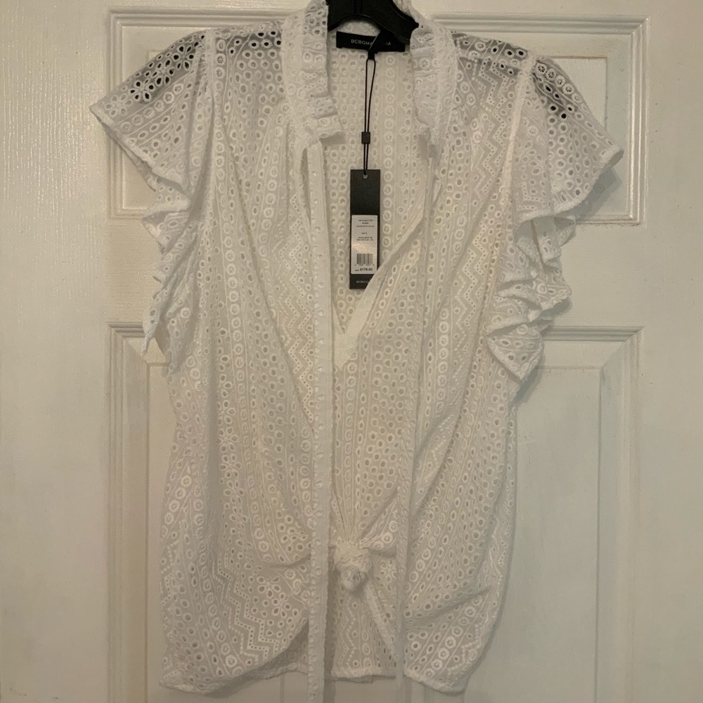 🔥SALE🔥BCBG MaxAzria Flutter Sleeve Top - Picture 3 of 5